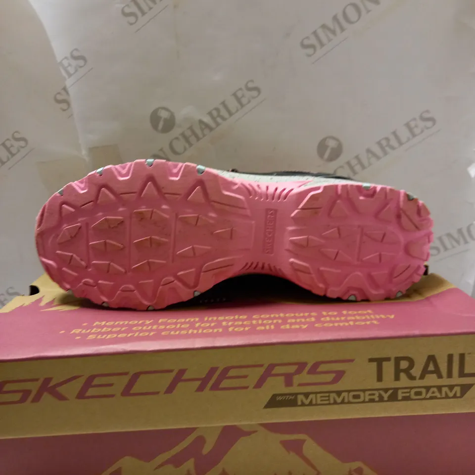 SKECHERS ADVENT PINK/BLACK TRAINERS - SIZE 6