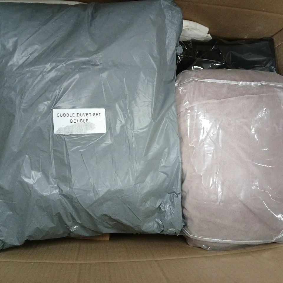 APPROXIMATELY 12 ASSORTED HOUSEHOLD PRODUCTS TO INCLUDE SOFA SLIPCOVERS, CUDDLE DUVET SET, VEGGIE SLICER, ETC