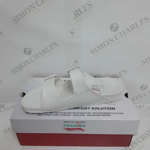 BOXED PAIR OF SKECHERS ARCH FIT FOAMIES SLIDE SANDALS IN WHITE SIZE 5