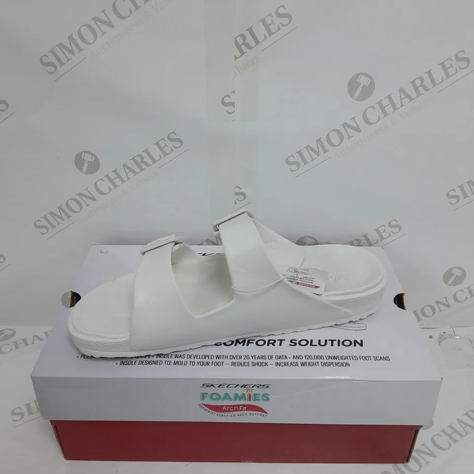 BOXED PAIR OF SKECHERS ARCH FIT FOAMIES SLIDE SANDALS IN WHITE SIZE 5