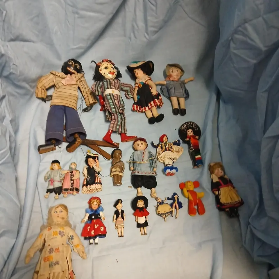 ASSORTED VINTAGE CLOTH DOLLS & PUPPETS – MIXED LOT (20+ PIECES)
