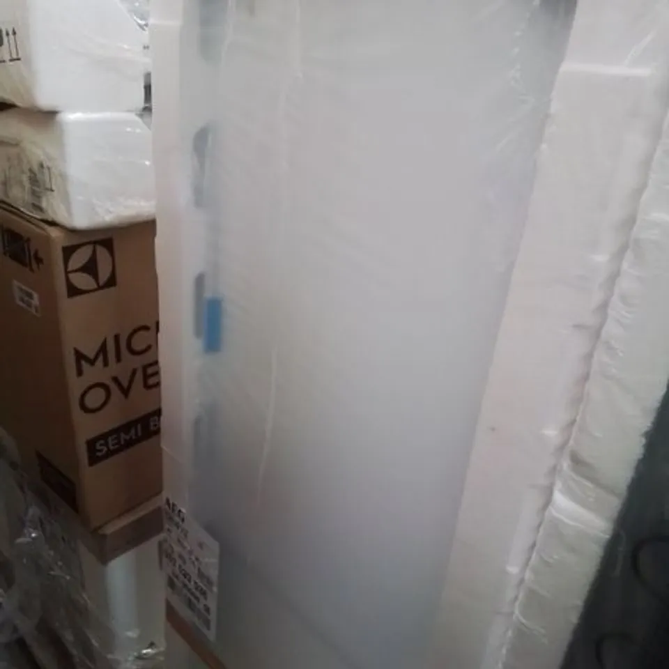 AEG 5000 COLDSENSE 60/40 FRIDGE FREEZER 144.1cm Model SCB614F RRP £700