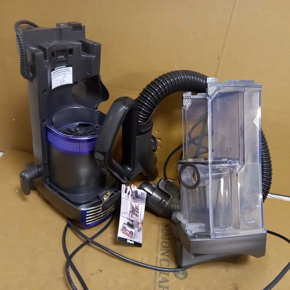 SHARK CORDLESS VACUUM WITH ANTI HAIR WRAP 