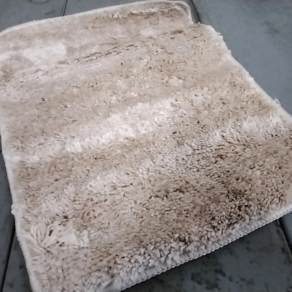 BRAND NEW PACO HOME LAGOS CARPET IN BEIGE - 40X55CM