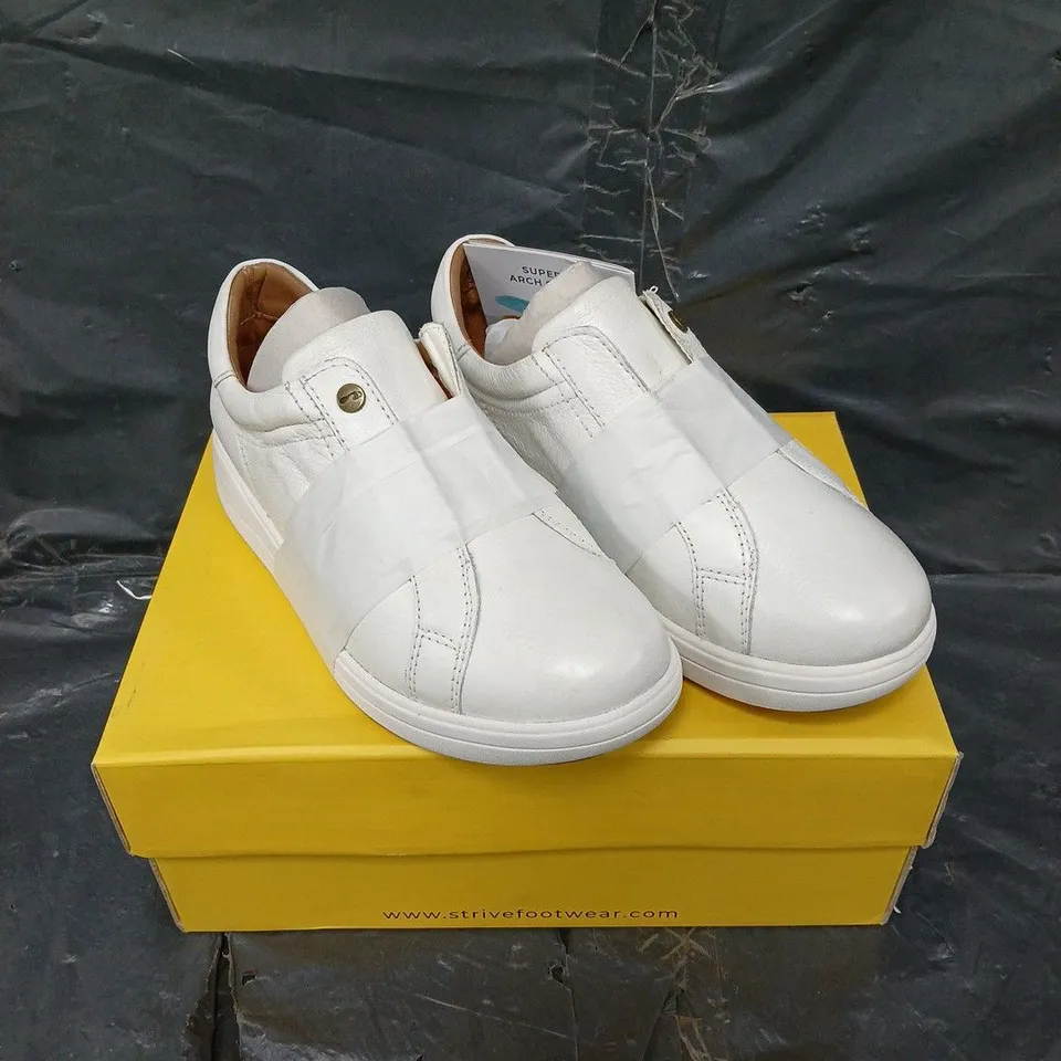 BOXED PAIR OF STRIVE COSMIC TRAINERS IN WHITE - 3