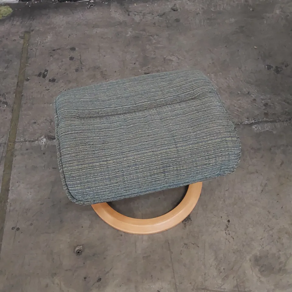 QUALITY G PLAN DESIGNER BERGEN CHAIR AND FOOTSTOOL IN WAFFLE MARINE FABRIC