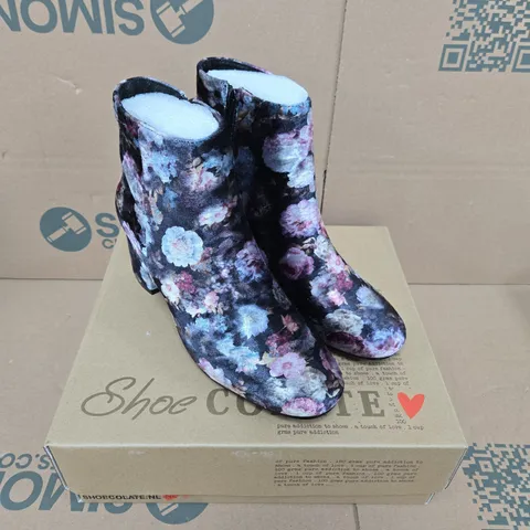 SHOE-COLATE FLORAL-PRINT ANKLE BOOTS – UK 8 
