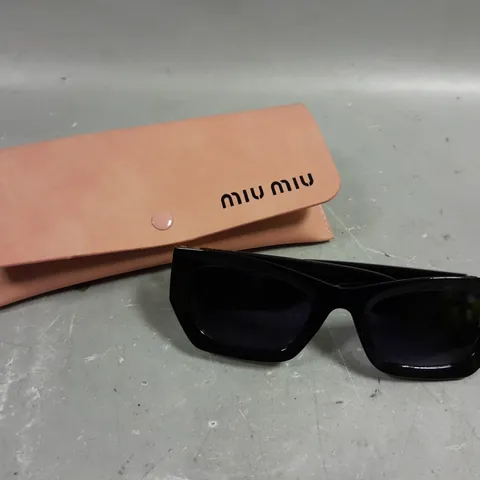 MIU MIU BLACK FRAMED LOGO SUNGLASSES
