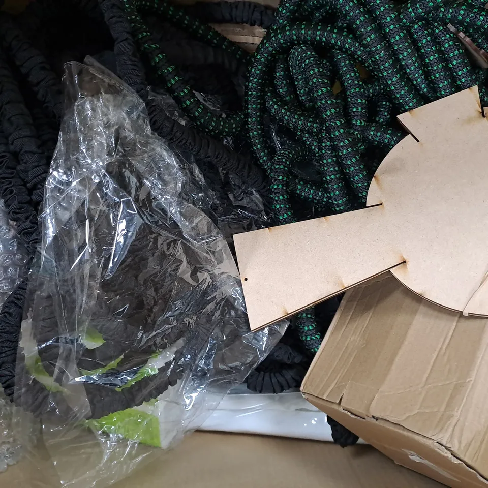 BOX OF APPROXIMATELY 10 ASSORTED HOUSEHOLD ITEMS TO INCLUDE SWIFFER, HAWKSBILL WHITE CARD, ETC - COLLECTION ONLY