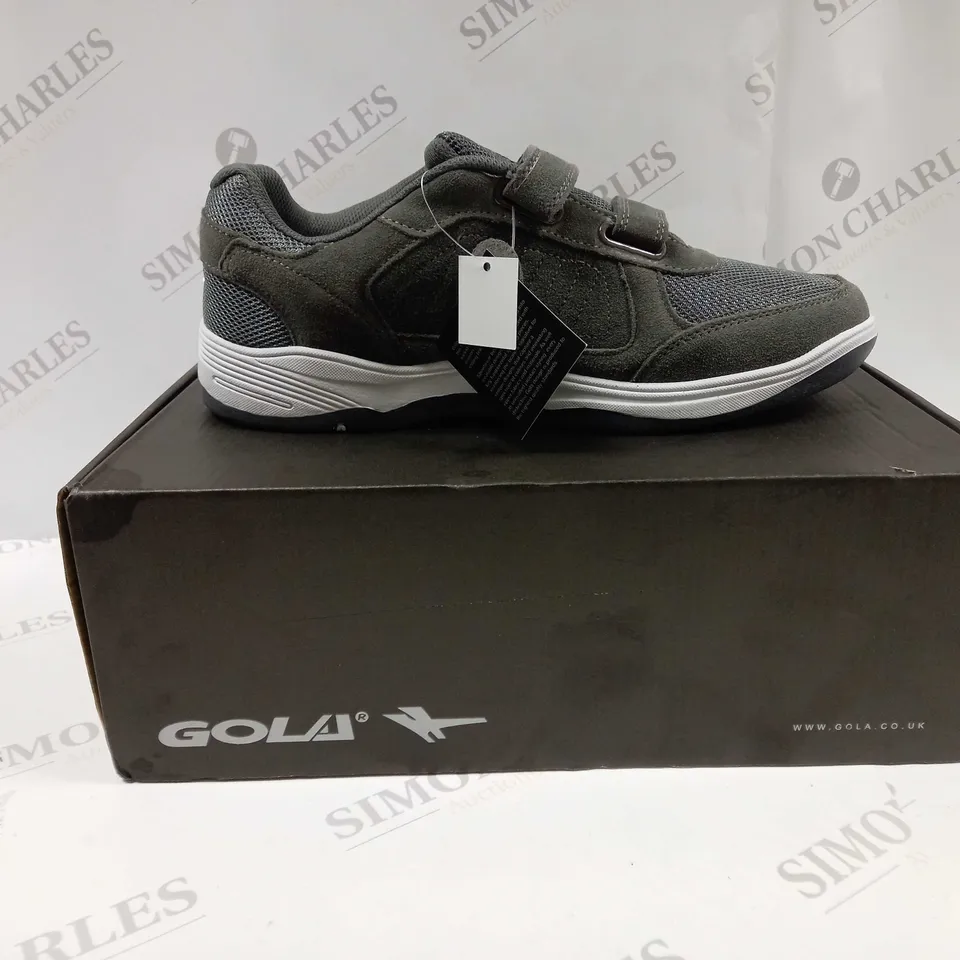 BOXED PAIR OF GOLA AMA833 BELMONT SUEDE TWIN BAR SHOES UK SIZE 10