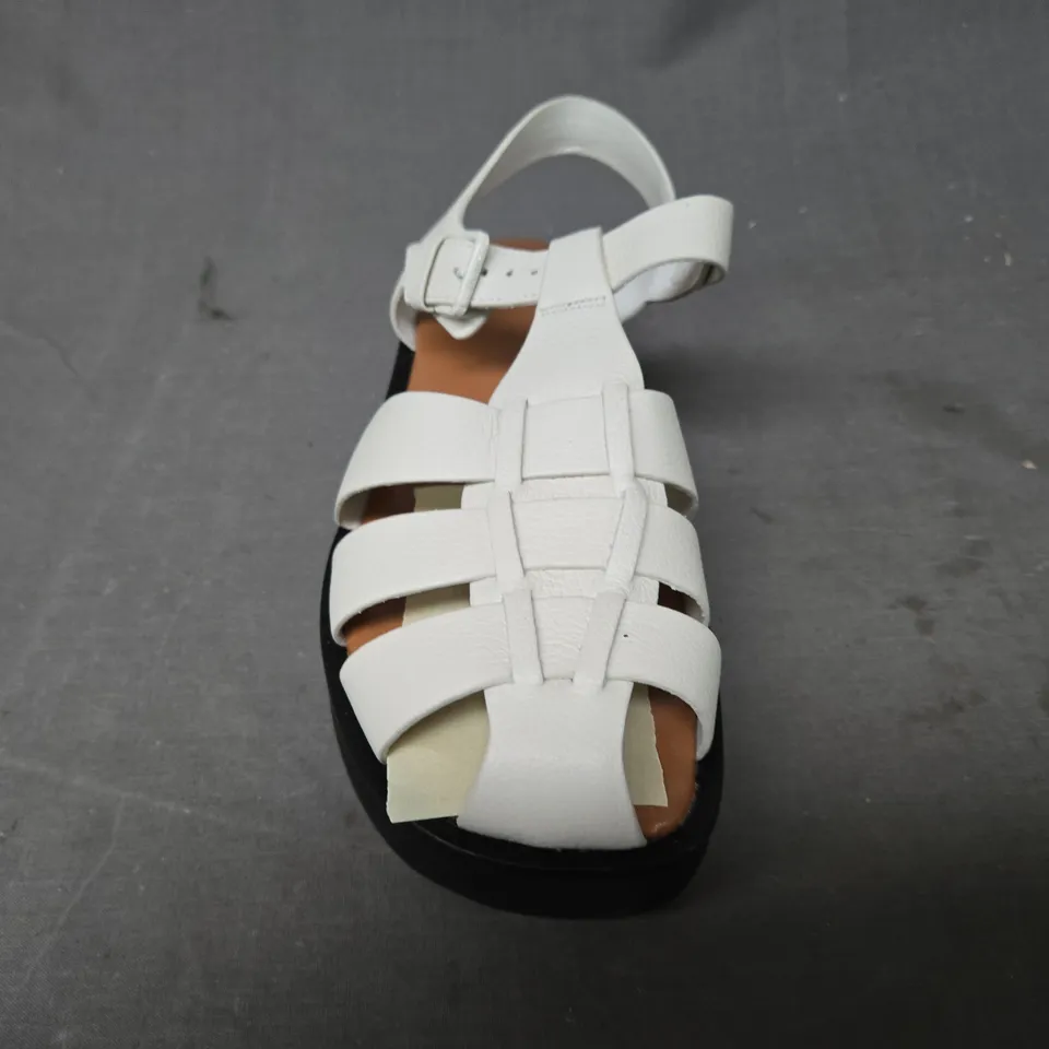 BOXED PAIR OF DUNE LONDON 736 LOCH SANDALS IN WHITE SIZE 7