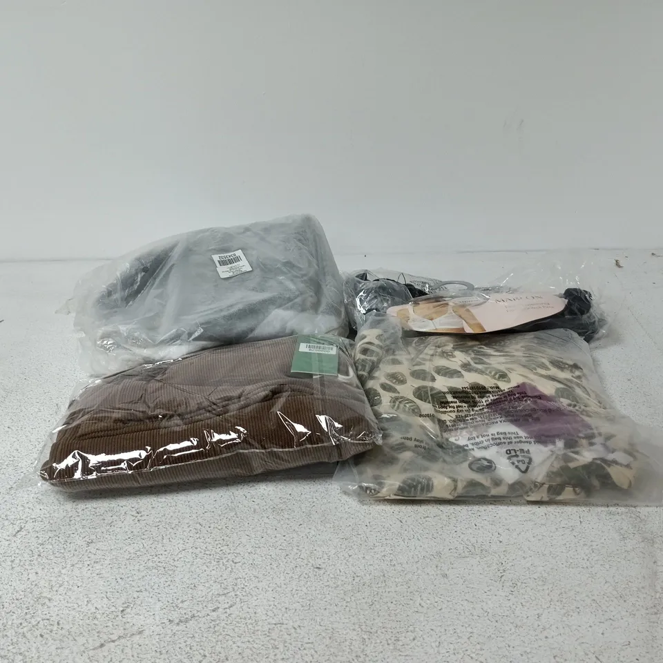 BOX OF APPROXIMATELY 25 ASSORTED ITEMS TO INCLUDE MARLON BRA, HAND BAG, SUKRITI CLOTHING ETC