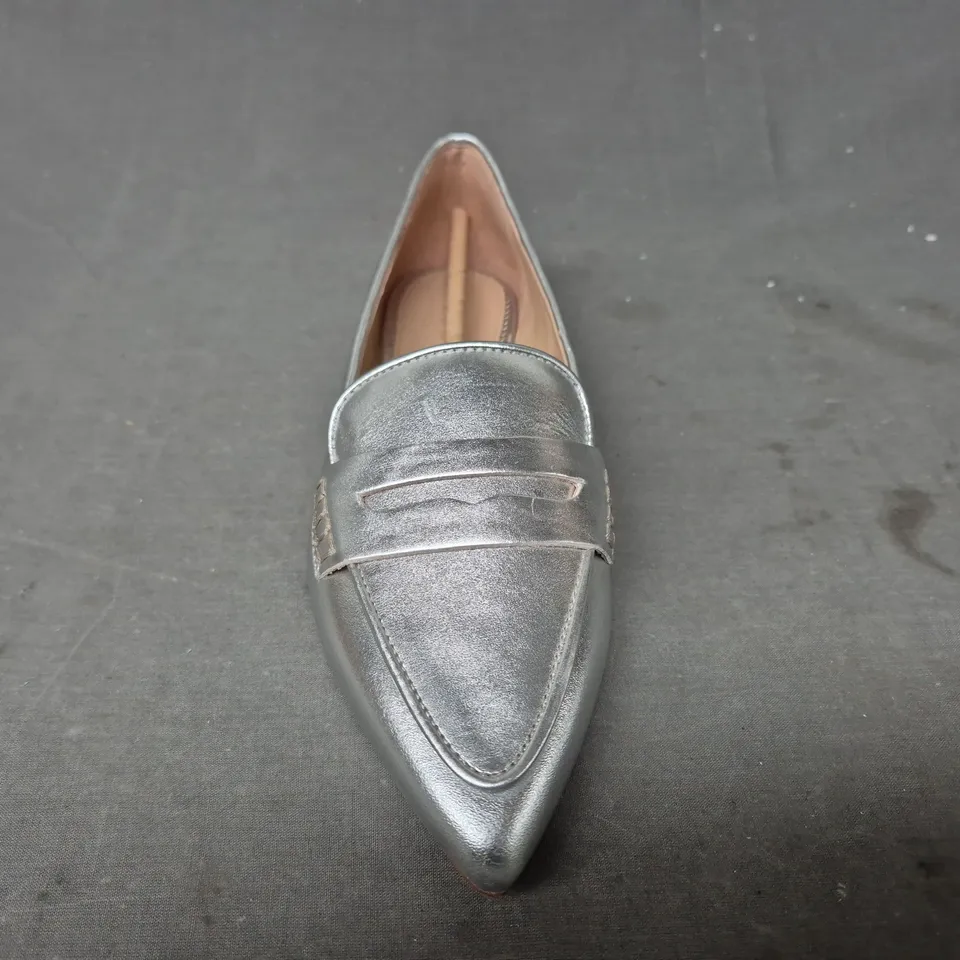 BOXED PAIR OF BODEN POINTED TOE LOAFERS IN METALLIC SILVER EU SIZE 37