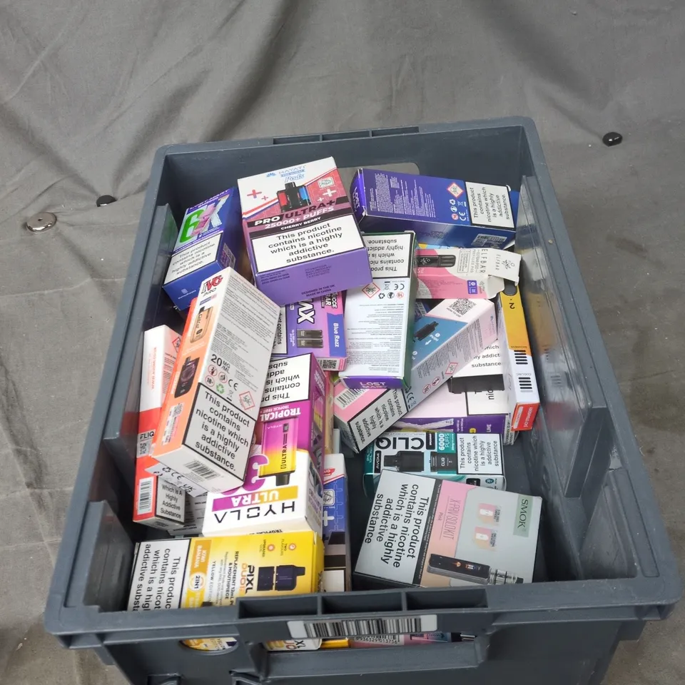 TOTE OF APPROXIMATELY 25 ASSORTED ELECTRONIC CIGARETTE ITEMS TO INCLUDE:  ELFBAR AF5000 PINEAPPLE MOJITO 