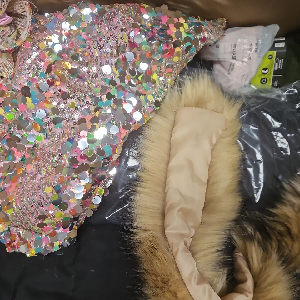 APPROXIMATELY 8 ASSORTED CLOTHING AND FASHION PRODUCTS IN VARIOUS STYLES AND SIZES - COLLECTION ONLY