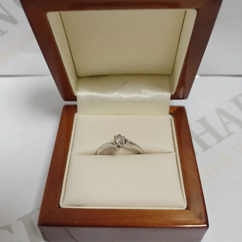 SILVER BAND RING WITH CUSHION CUT STONE