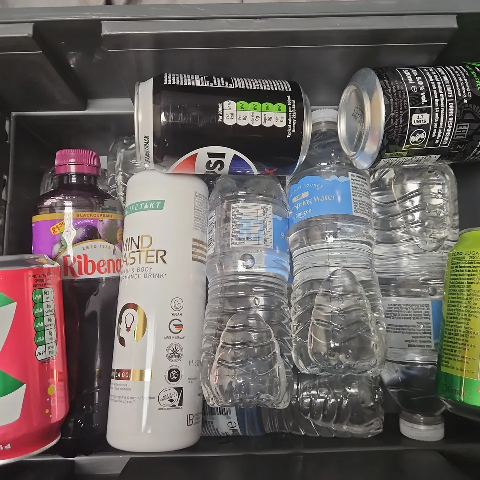 APPROXIMATELY 12 ASSORTED FOOD & DRINK ITEMS TO INCLUDE SHEPLEY SPRING WATER, JOKER IPA, PEPSI MAX, ETC - COLLECTION ONLY