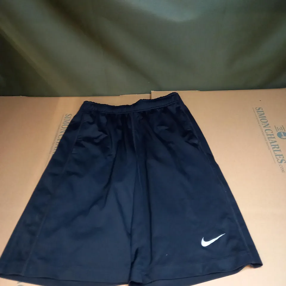 MENS NIKE DRI-FIT SHORTS SIZE L