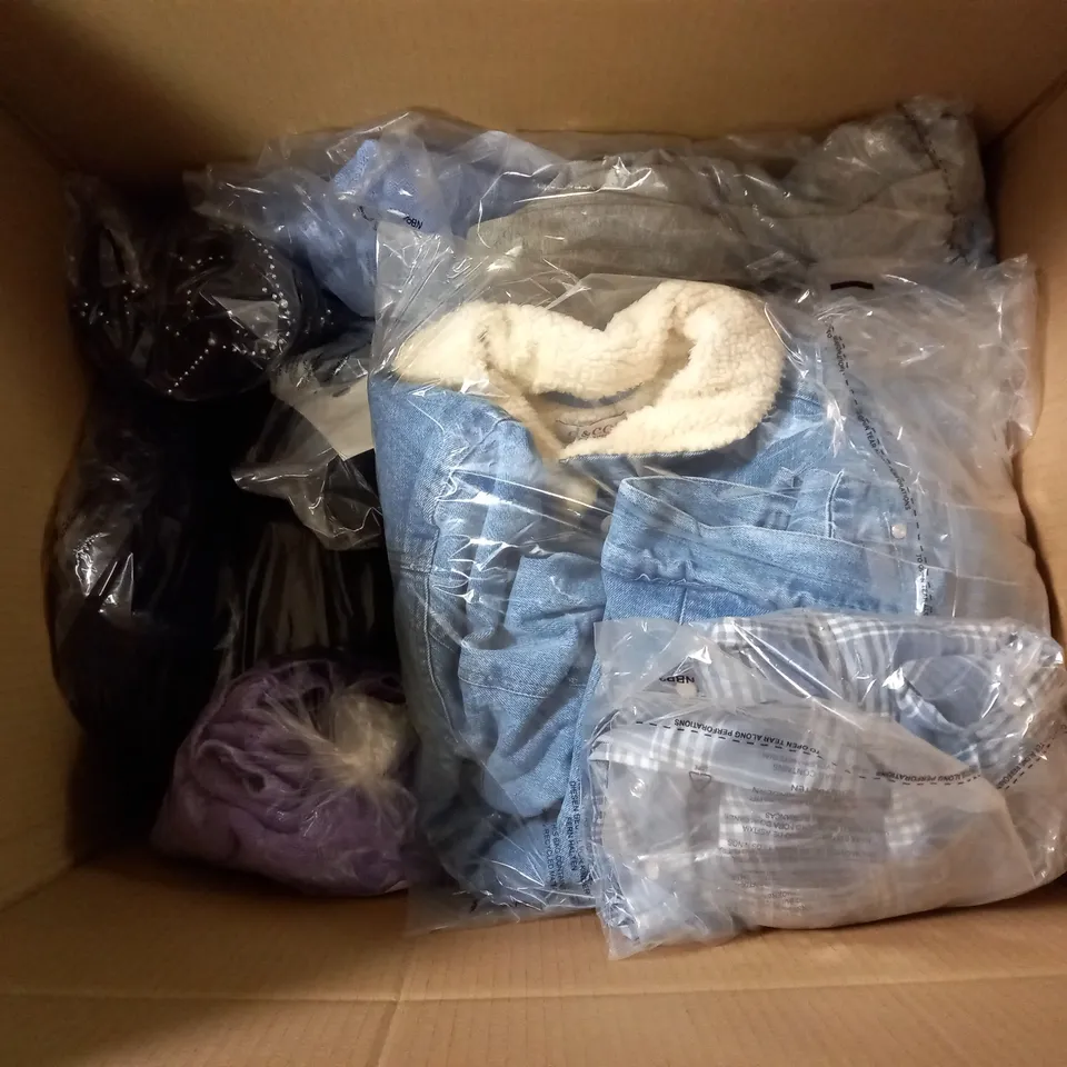 APPROXIMATELY 10 ASSORTED ITEMS TO INCLUDE CARDIGANS, FACIAL CLEANSER, JEANS, ETC
