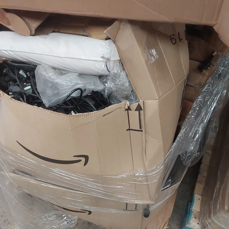 PALLET CONTAINING A LARGE ASSORTMENT OF CONSUMER PRODUCTS INCLUDING: FULL SIZE GAMING DESKS, BATHROOM SINK, ASSORTED CABLES ECT