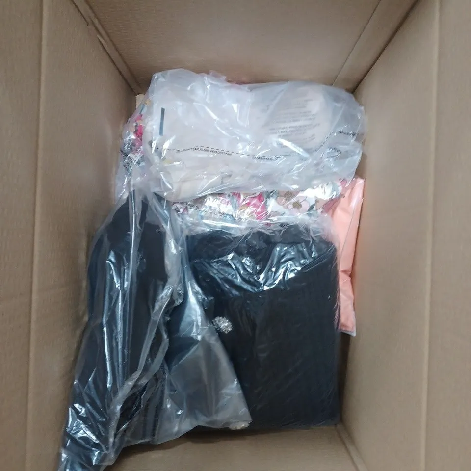 APPROXIMATELY 10 LADIES CLOTHING ITEMS ASSORTED COLOURS, SIZES AND STYLES