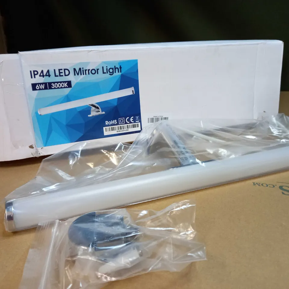 BOXED IP44 MIRROR LIGHT - 6W