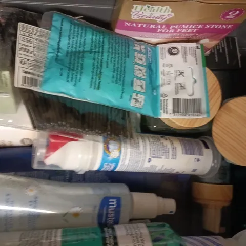 APPROXIMATELY 15 ASSORTED COSMETIC ITEMS TO INCLUDE MERWAVE, WELLA, ETC - COLLECTION ONLY