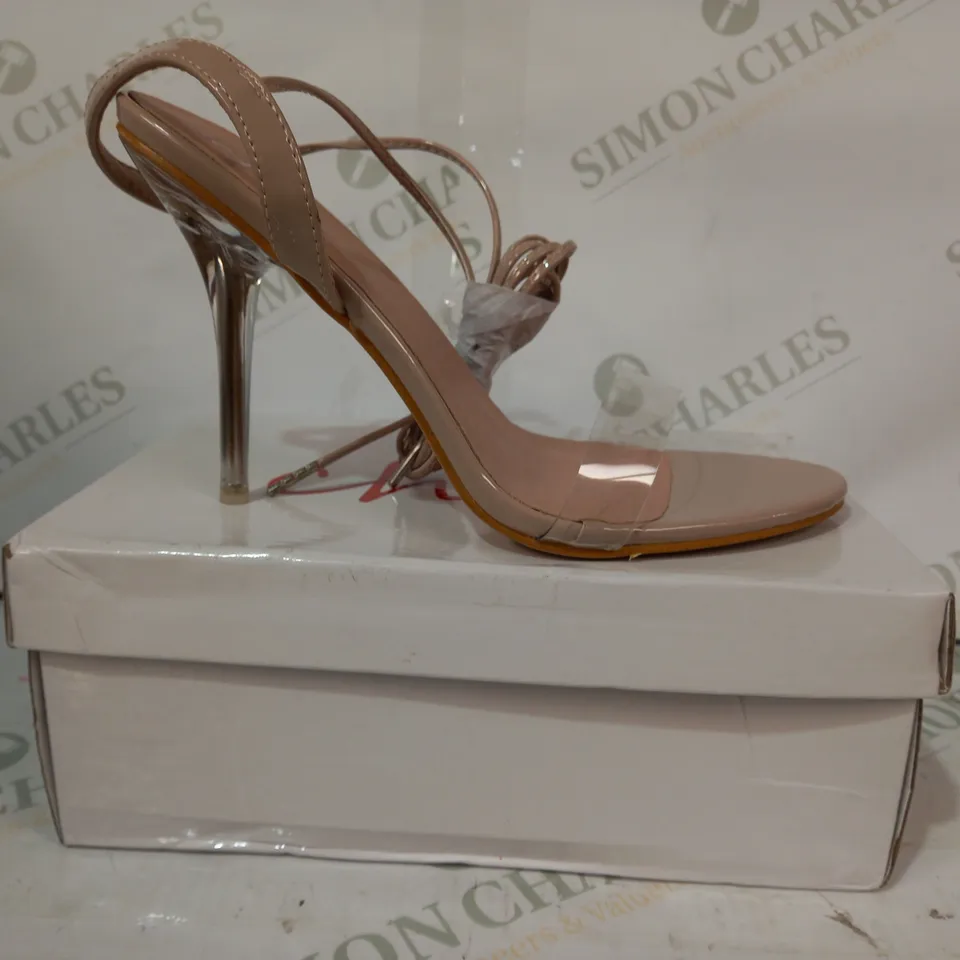 BOXED PAIR OF CHIC OPEN TOE HIGH HEEL SANDALS IN NUDE COLOUR EU SIZE 40