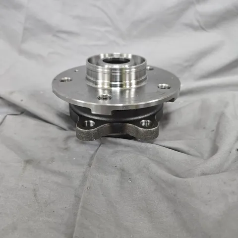 Vehicle wheel hub 