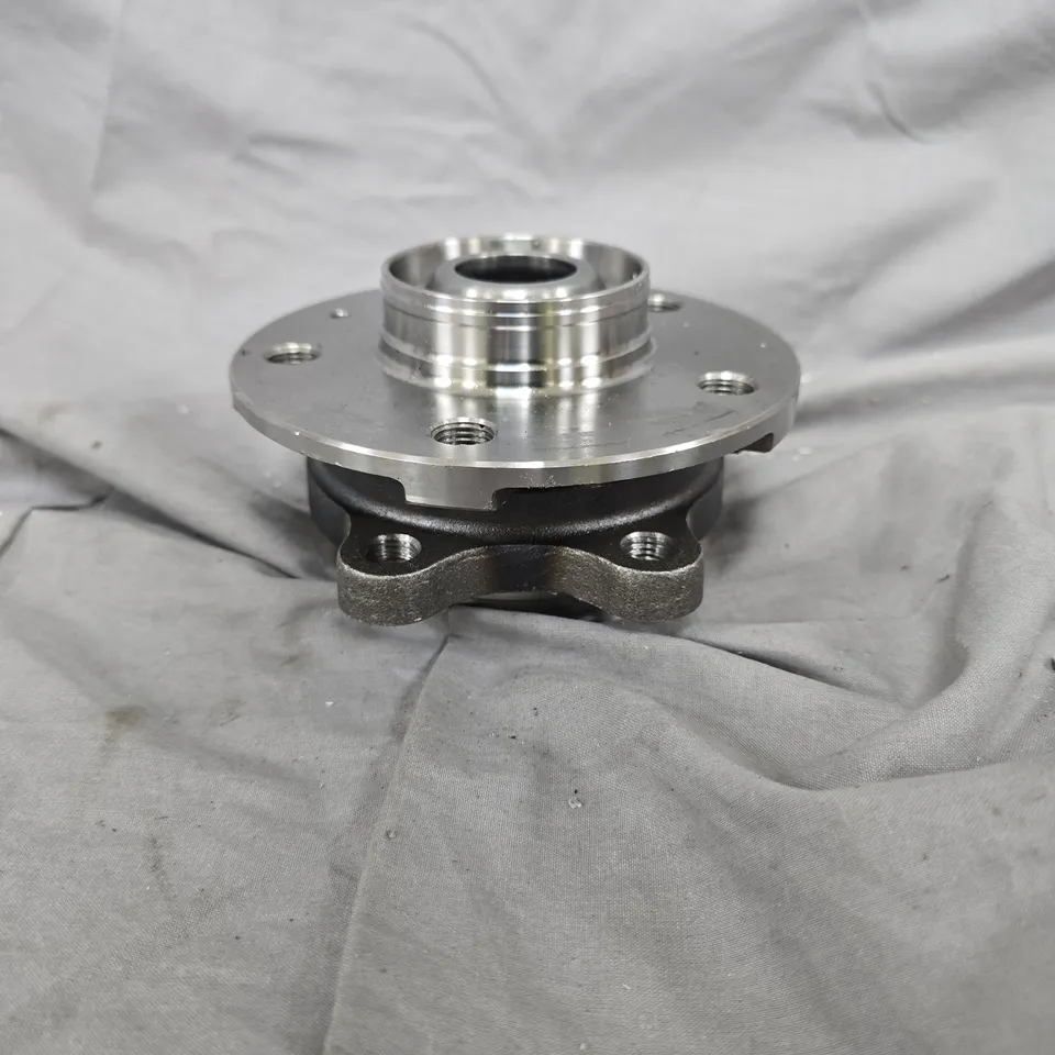 Vehicle wheel hub 