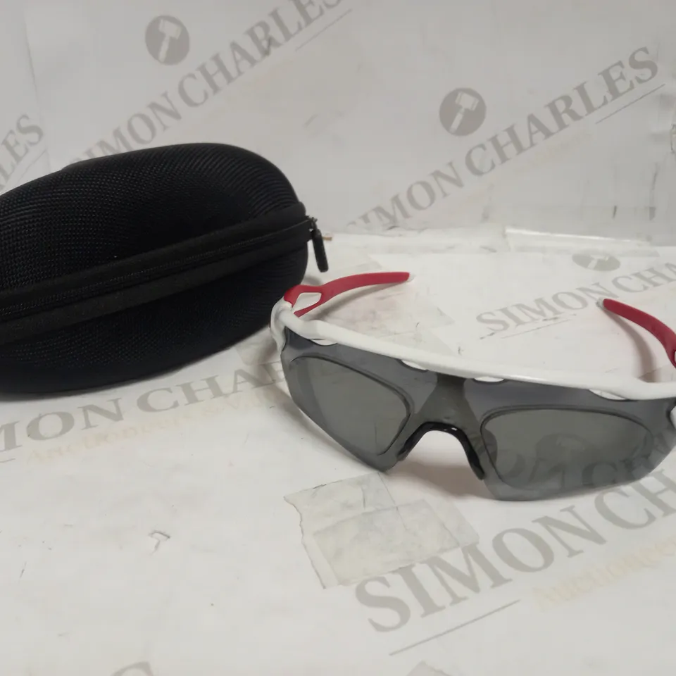 OAKLEY SPORTS PROTECTIVE GLASSES 