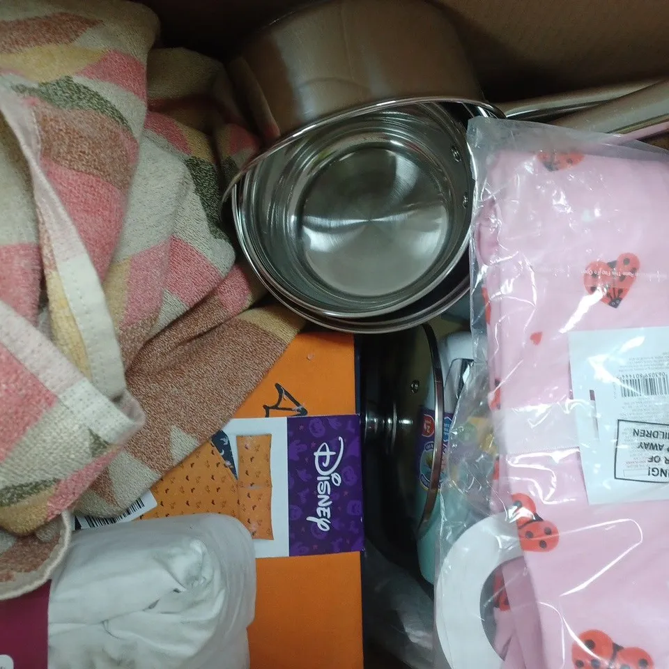BOX OF APPROXIMATELY 15 ASSORTED HOUSEHOLD ITEMS TO INCLUDE DISNEY TINKERBELL KING DUVET SET, CELESTIAL TABLETOP DÉCOR, ETC - COLLECTION ONLY