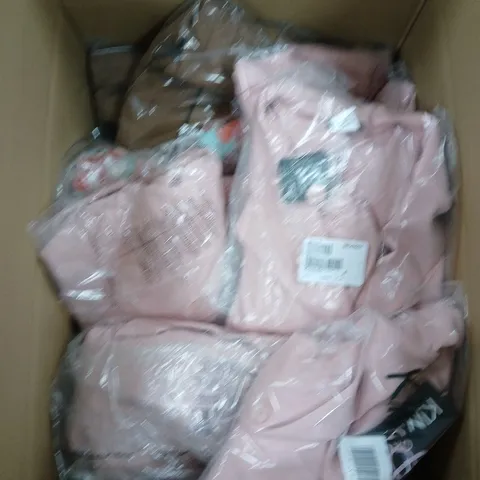 APPROXIMATELY 20 ASSORTED CLOTHING ITEMS IN VARIOUS COLOURS, STYLES AND SIZES