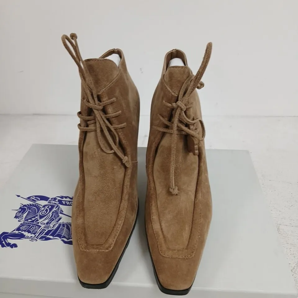 BURBERRY WOMEN'S SUEDE LACE-UP ANKLE BOOTS – UK 6 (EU 39), JUTE