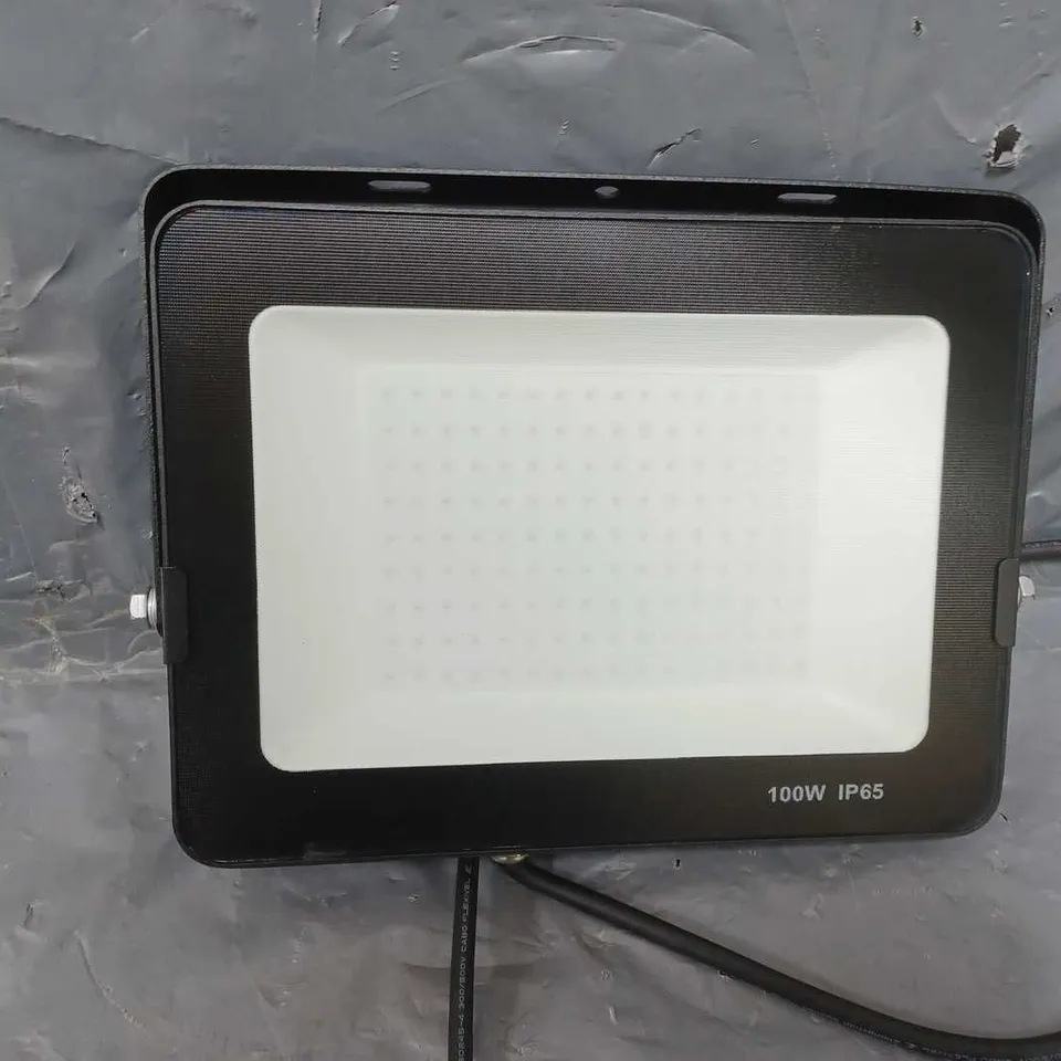 BOXED LED FLOOD LIGHT (INFINITY 100W)