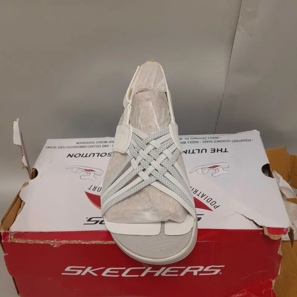 SKECHERS ARCH FIT REGGAE SPORT SANDAL SIZE 5