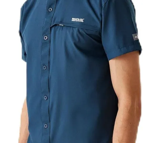 BRAND NEW REGATTA TRAVEL PACKAWAY SHORT SLEEVE SHIRT MOONLIGHT DENIM MEDIUM