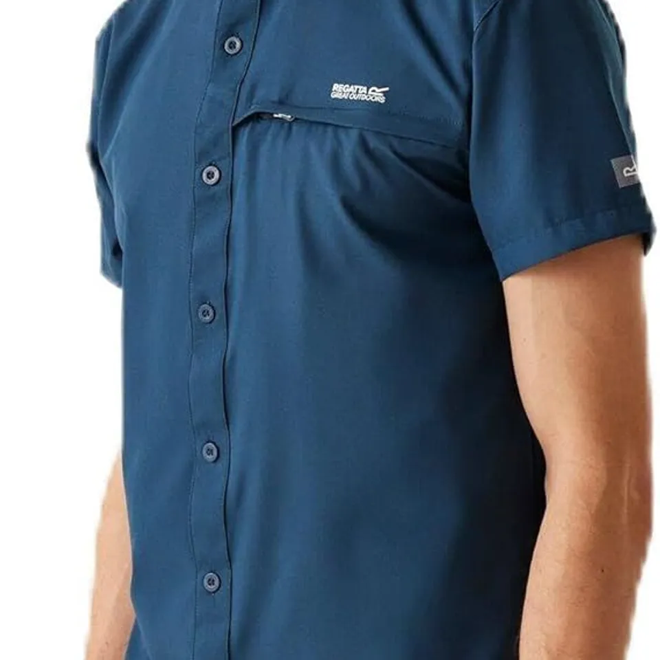 BRAND NEW REGATTA TRAVEL PACKAWAY SHORT SLEEVE SHIRT MOONLIGHT DENIM LARGE