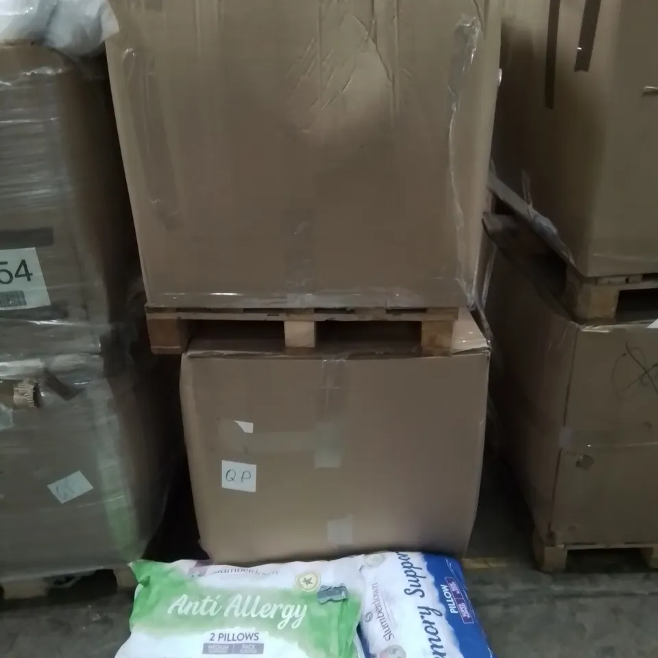 PALLET CONTAINING VARIOUS PILLOWS, DUVETS AND BEDDING ETC.