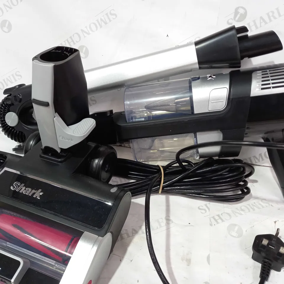 SHARK STRATOS ANTI HAIR WRAP PET PRO VACUUM CLEANER