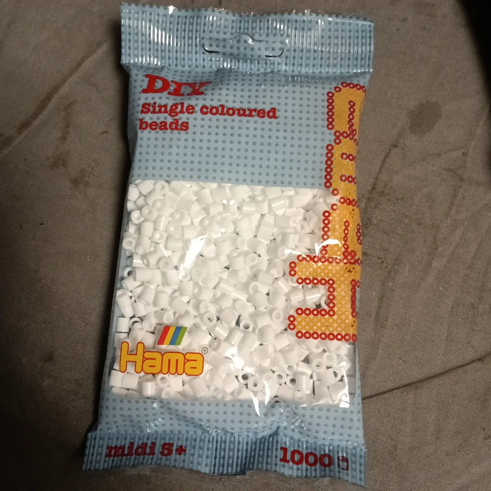 APPROXIMATELY 20 ASSORTED TOYS INCLUDING JUMP COMICS SWORD  MUSICAL RECORDER AND PACKET OF SINGLE COLOURED BEADS 