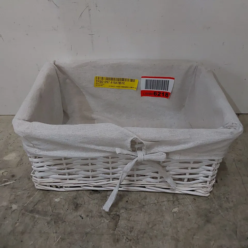 WICKER BASKET 