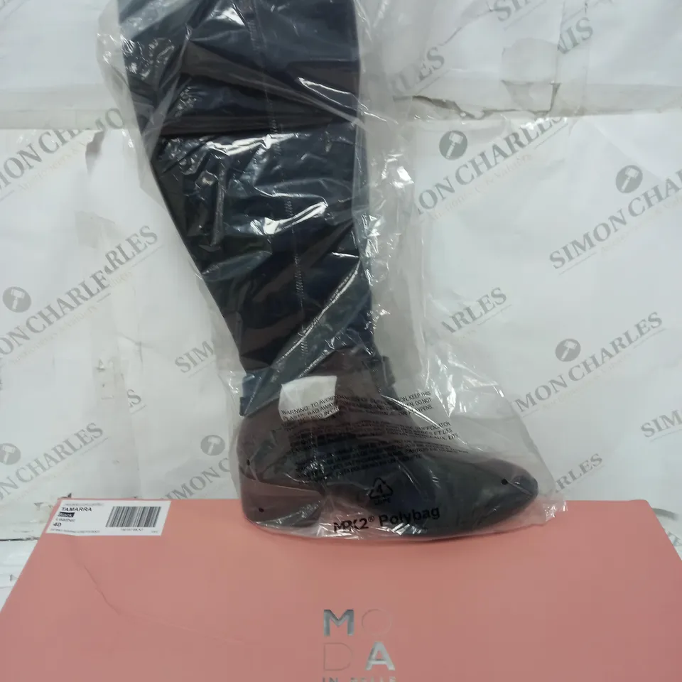 BOXED PAIR OF MODA IN PELLE TAMARRA KNEE BOOTS IN BLACK UK SIZE 7