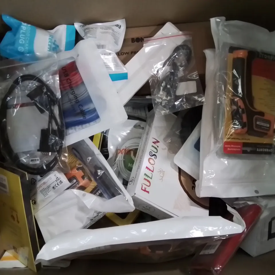 BOX CONTAINING LARGE AMOUNT OF BOXED ELECTRICAL ITEMS TO INCLUDE: GAMING HEADSETS, 3D ILLUSION LAMPS, PHONE SCREEN PROTECTION COVERS, CAR PHONE HOLDERS, TV WALL MOUNTS AND LOTS MORE.