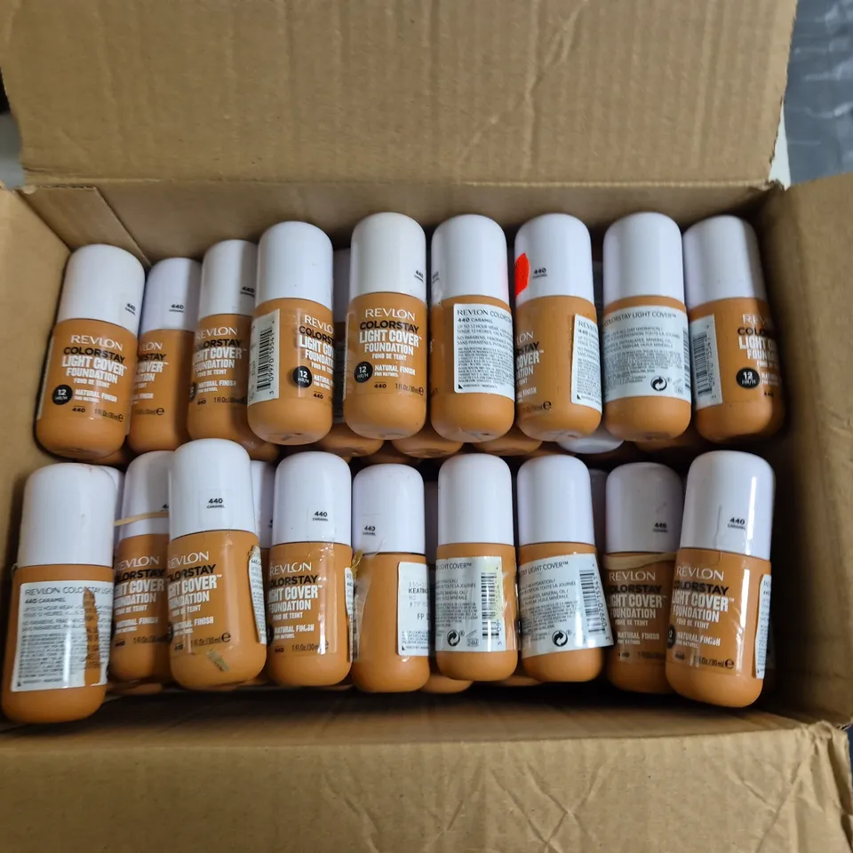 LOT OF APPROXIMATELY 55 REVLON COLOURSTAY LIGHT COVER 30ML FOUNDATIONS - 440 CARAMEL