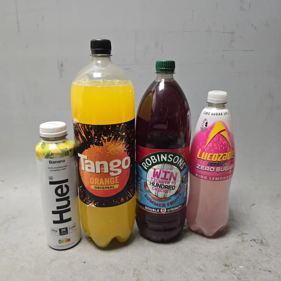 APPROXIMATELY 7 ASSORTED DRINKS ITEMS TO INCLUDE - HUEL BANANA , TANGO ORANGE , ROBINSONS SUMMER FRUITS ETC