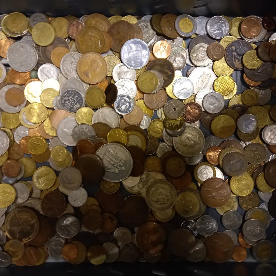 LOT OF APPROXIMATELY 150 ASSORTED COINS