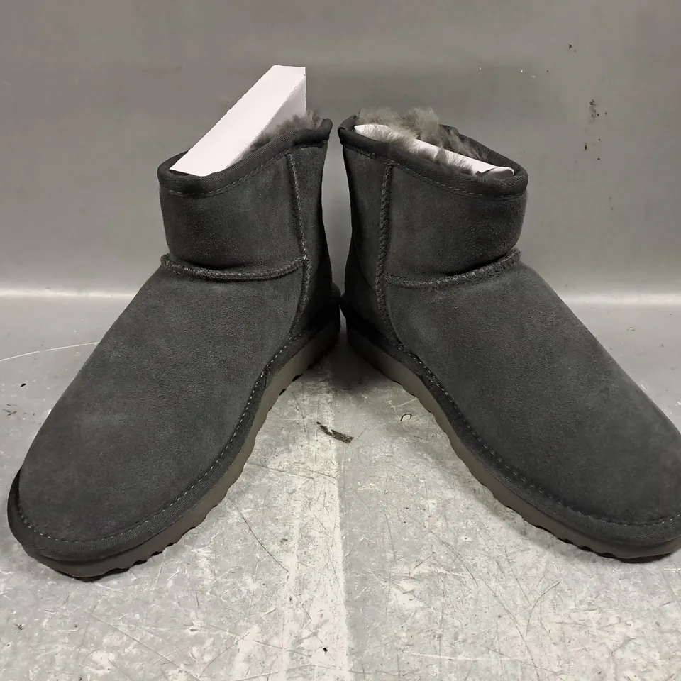 BOXED PAIR OF AUS WOOLI BONDI SHOES IN GREY UK SIZE 5