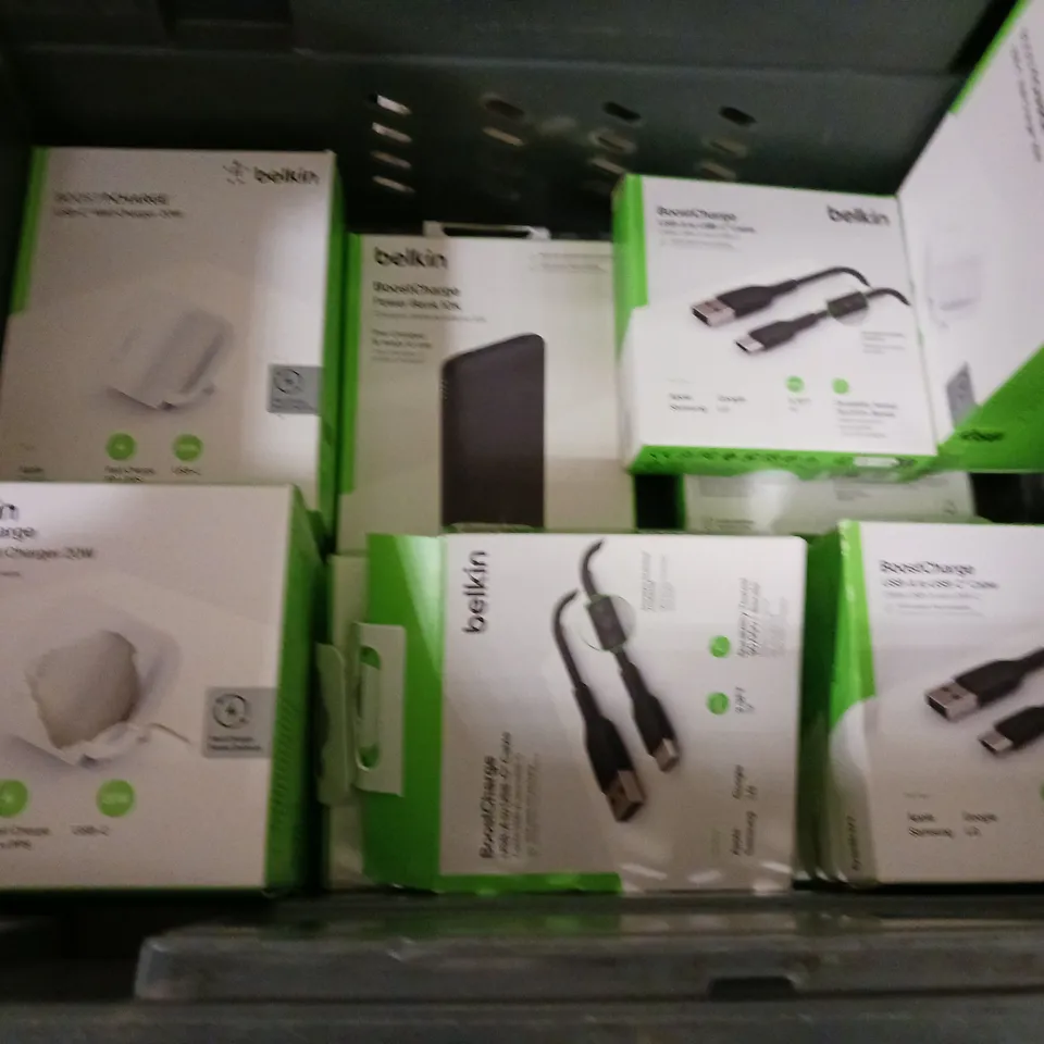 LOT OF APPROXIMATELY 24 ASSORTED BELKIN ITEMS T0 INCLUDE USB-C CABLES, WALL CHARGERS AND 10K POWERBANK