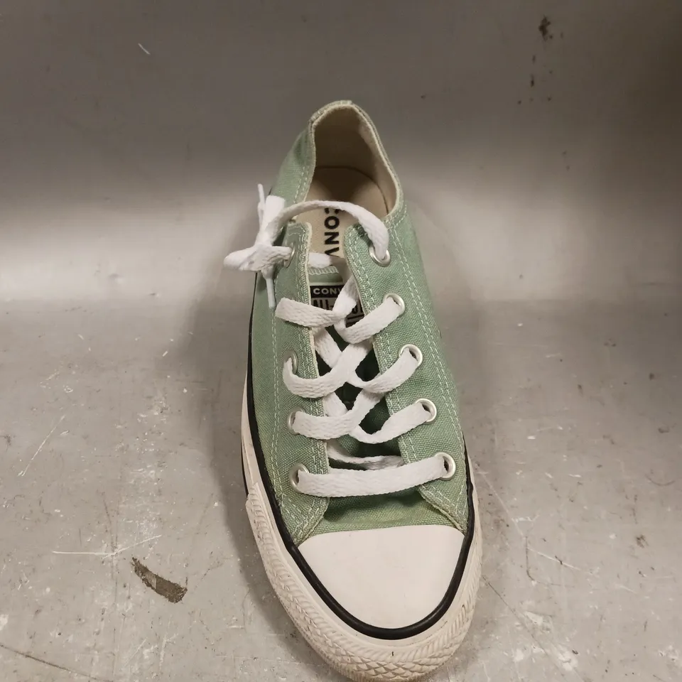 CONVERSE OX TRAINERS IN LIGHT GREEN SIZE 4 